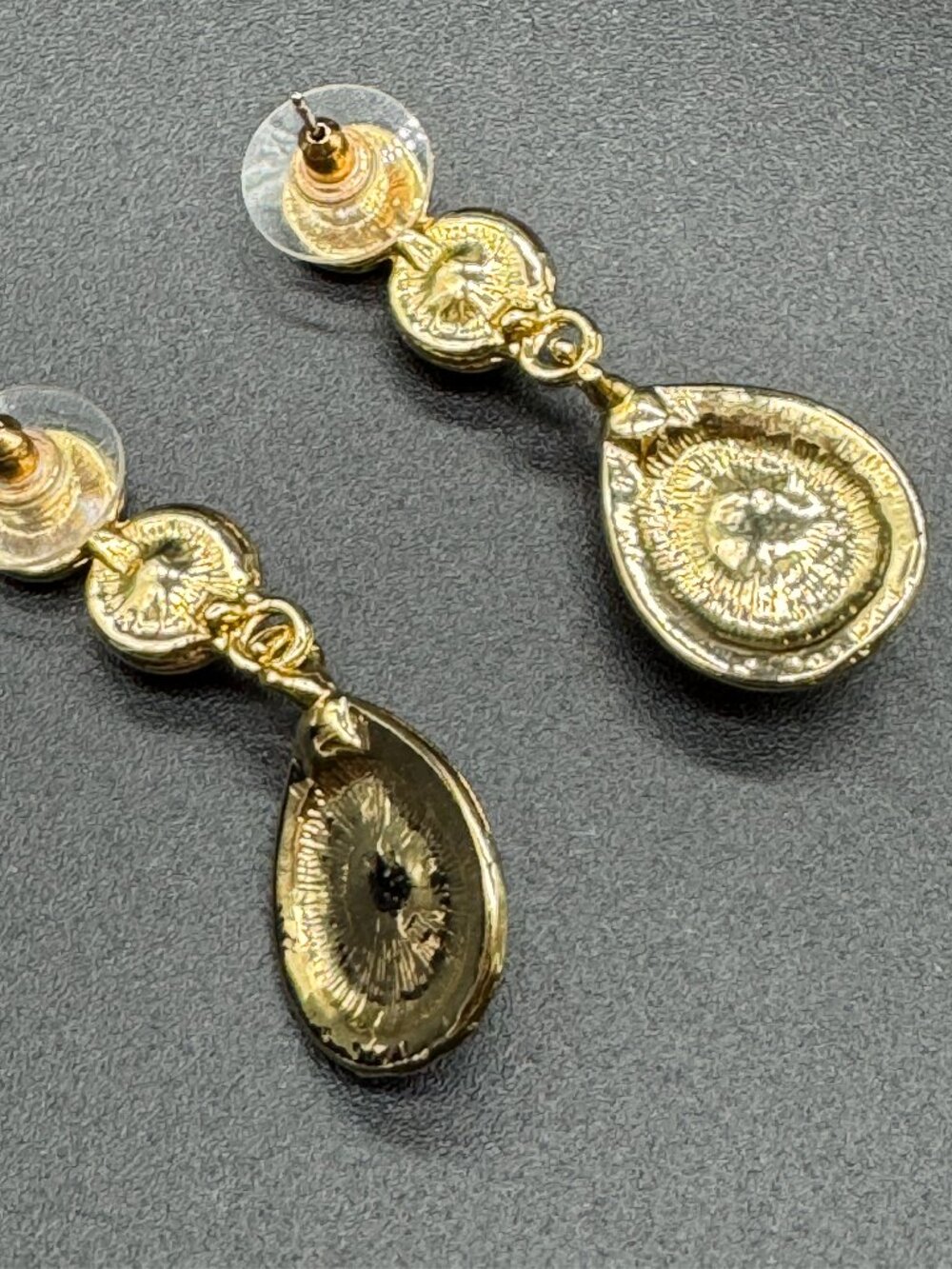 Vintage Gold Tone Pierced Earrings Dangling Black and White *read* - Picture 4 of 7